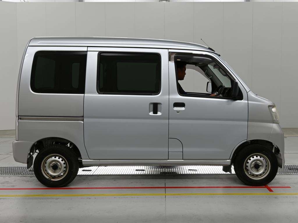 TOYOTA PIXIS VAN
