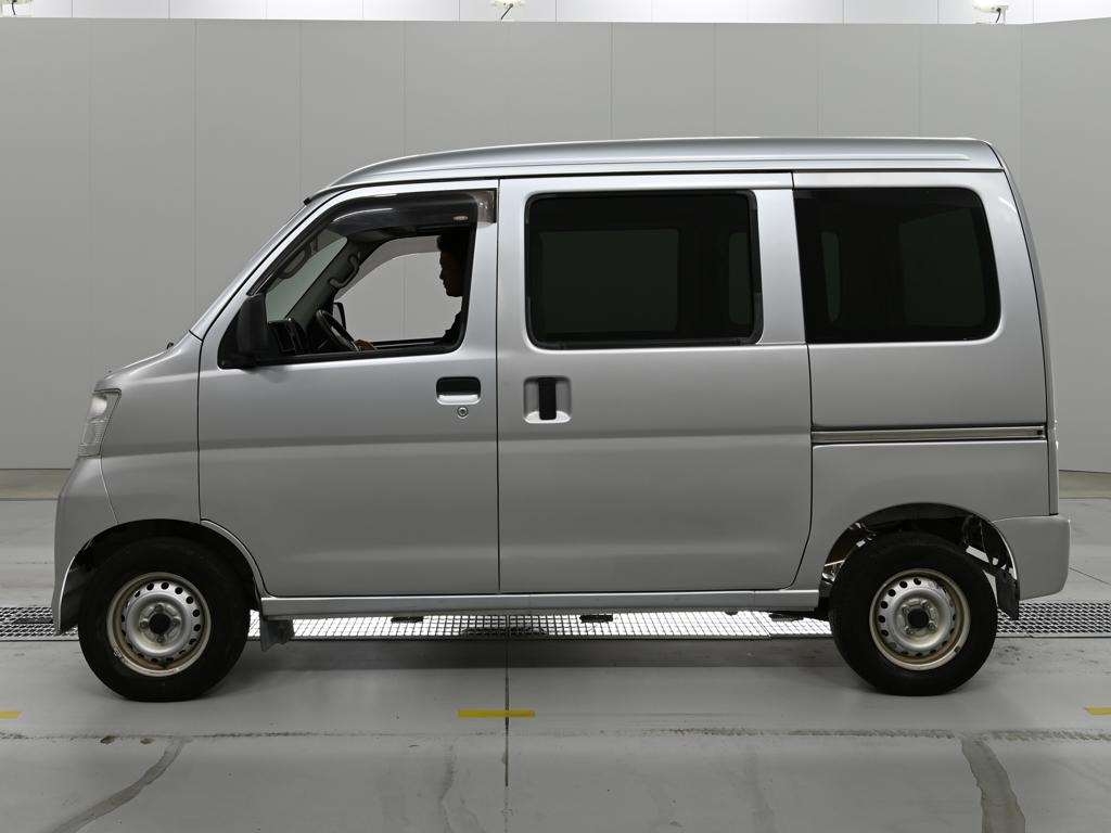 TOYOTA PIXIS VAN