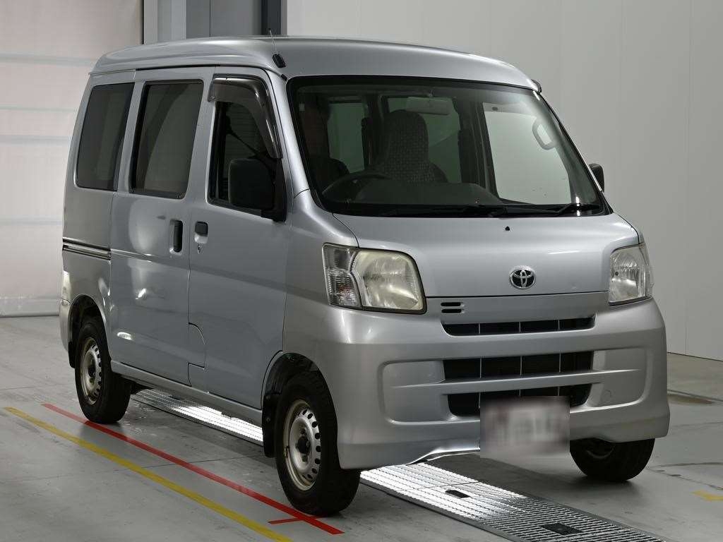 TOYOTA PIXIS VAN