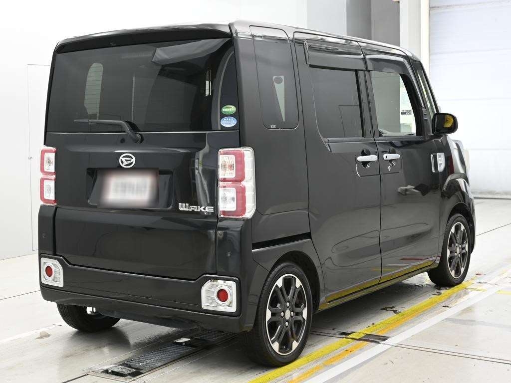 DAIHATSU WAKE