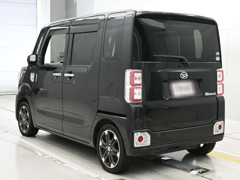 DAIHATSU WAKE