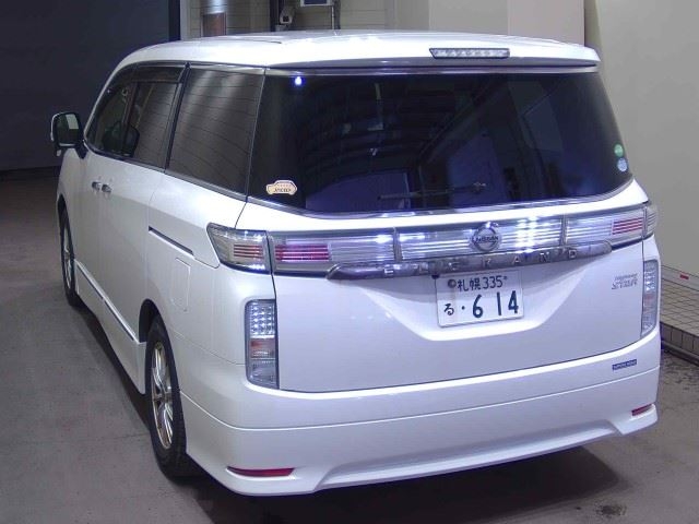 NISSAN ELGRAND