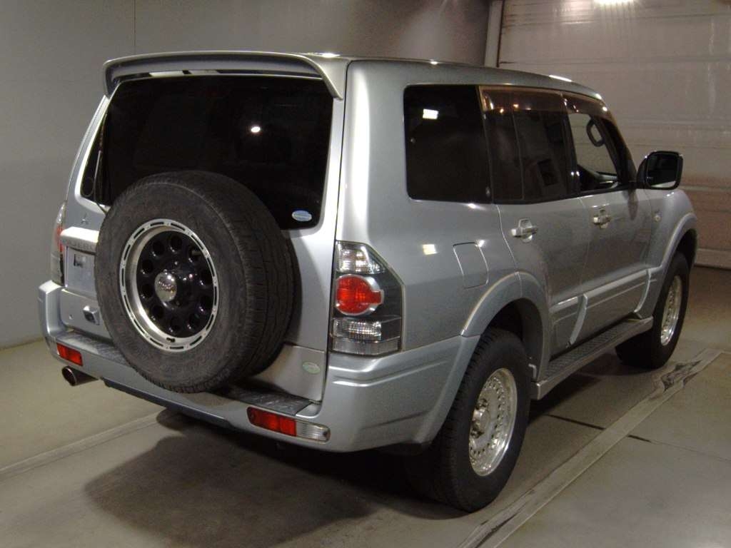 MITSUBISHI PAJERO