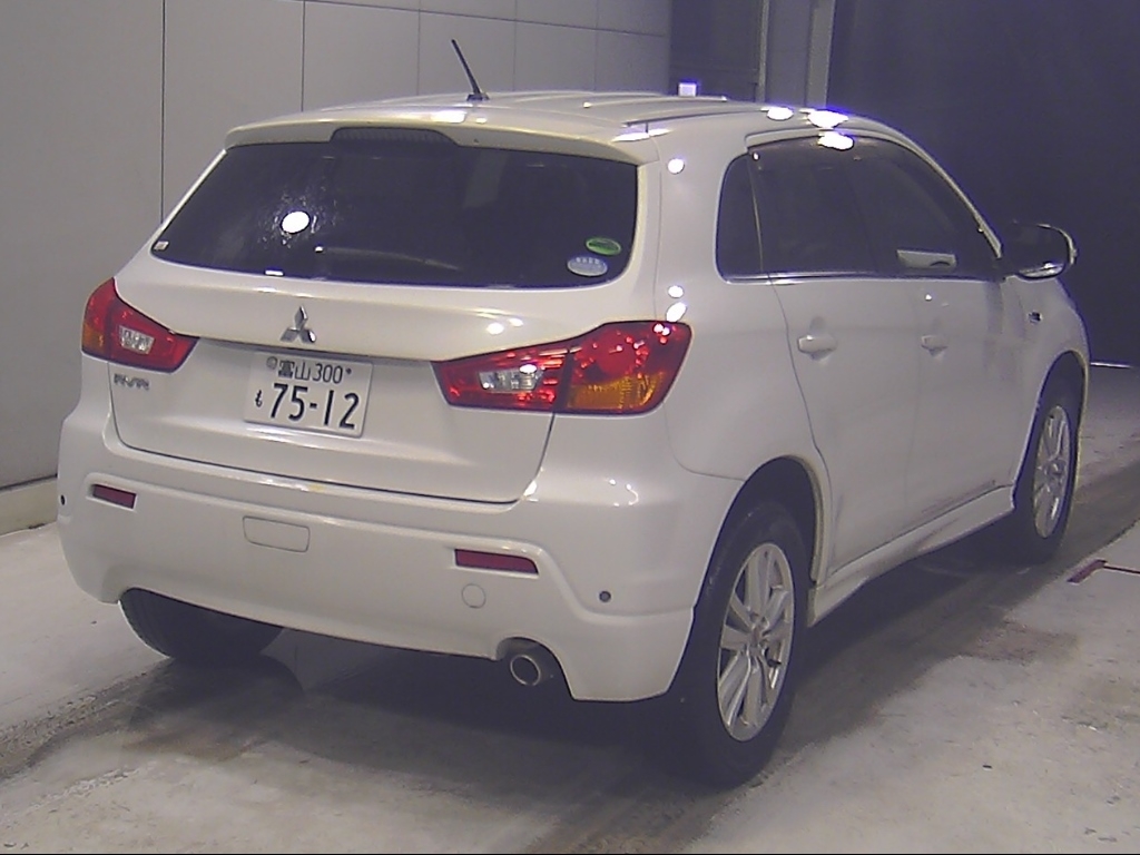 MITSUBISHI RVR