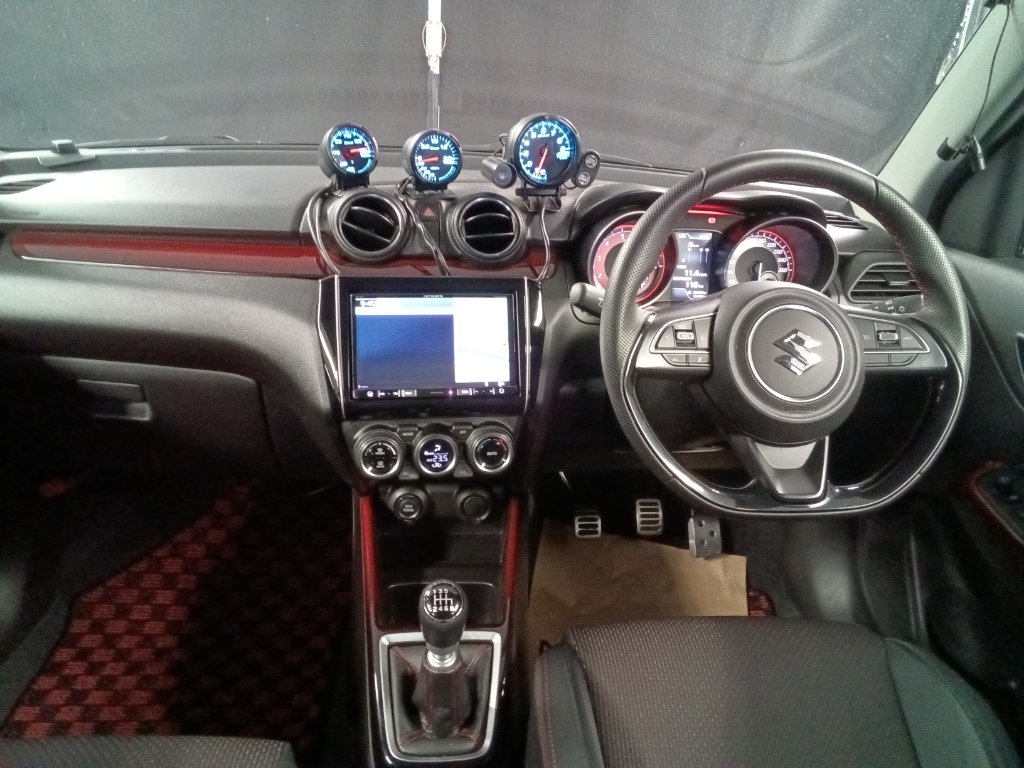 SUZUKI SWIFT