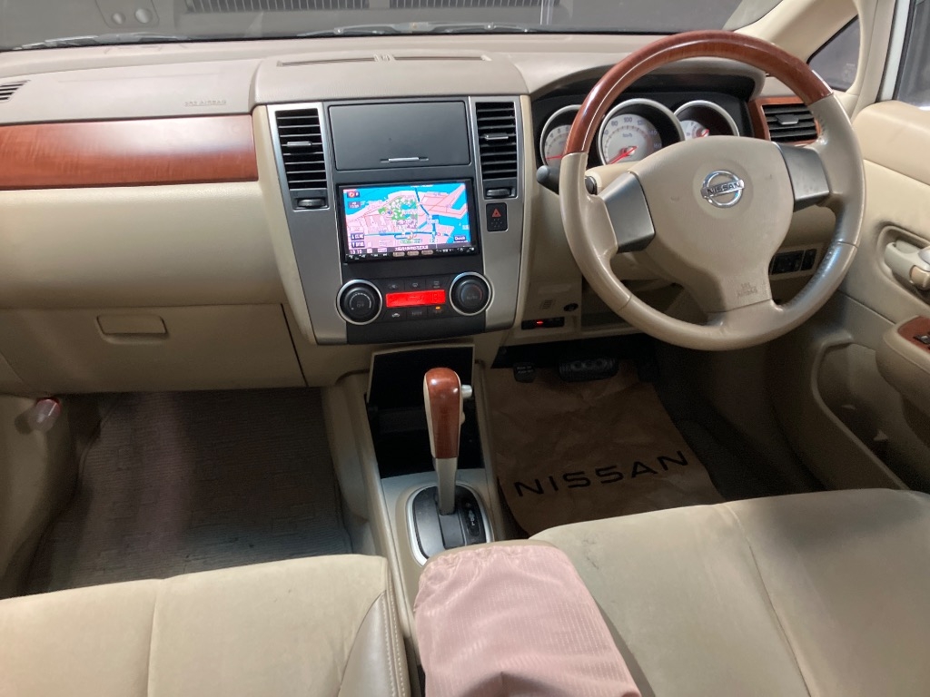 NISSAN TIIDA LATIO