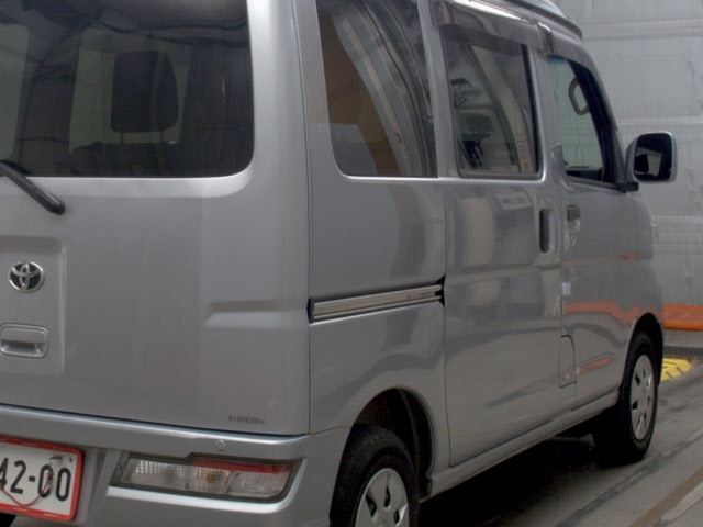 TOYOTA PIXIS VAN