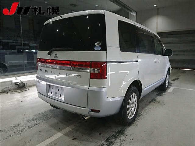 MITSUBISHI DELICA D:5