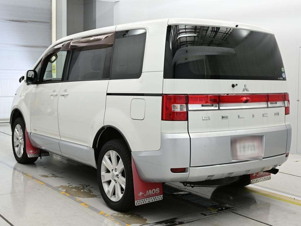 MITSUBISHI DELICA D:5