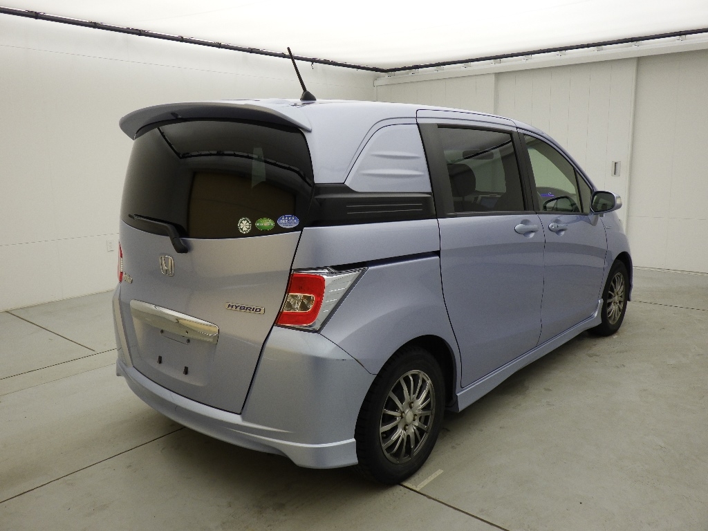 HONDA FREED SPIKE