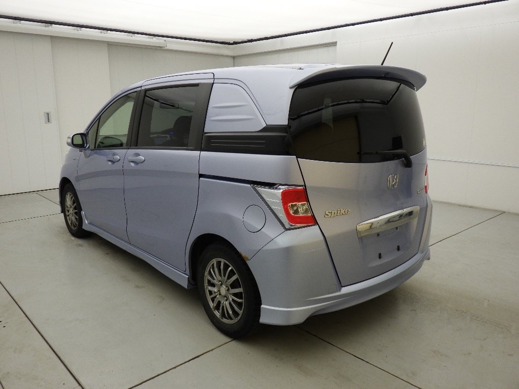 HONDA FREED SPIKE