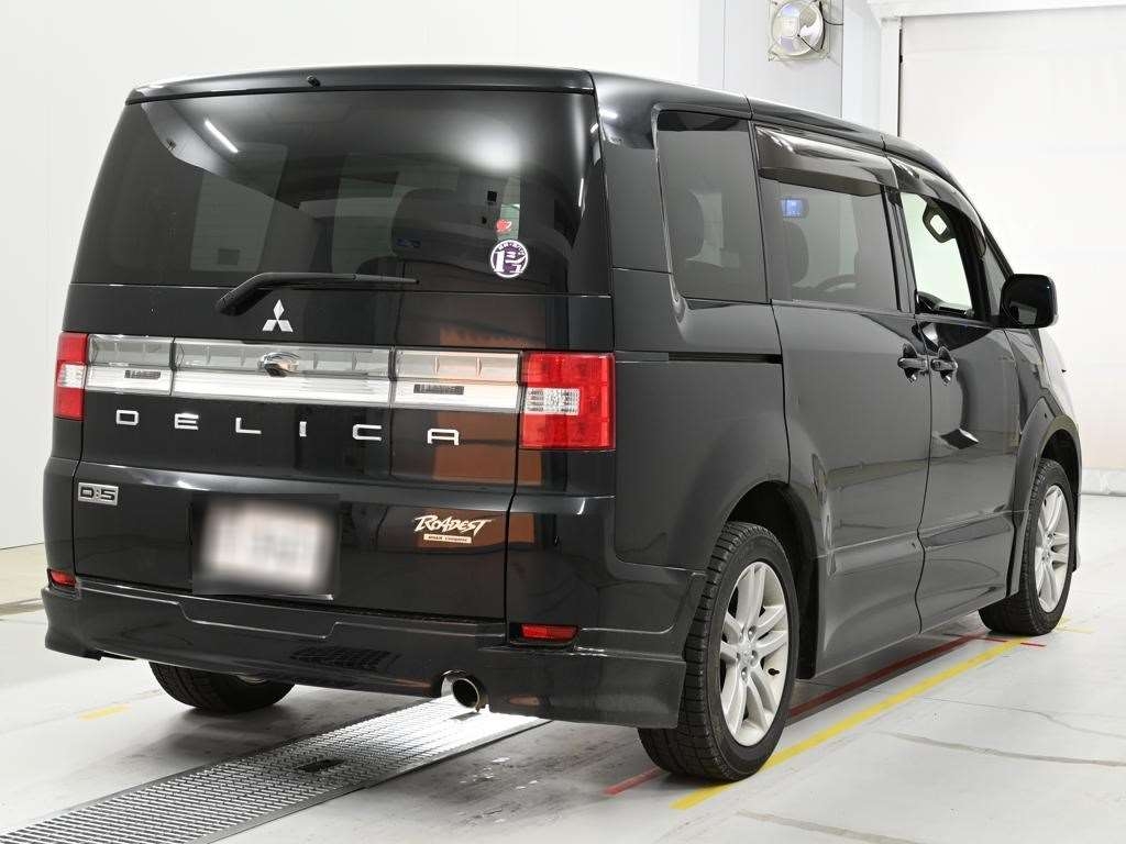 MITSUBISHI DELICA D:5