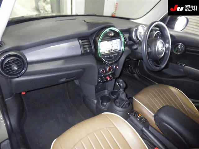 MINI HATCH