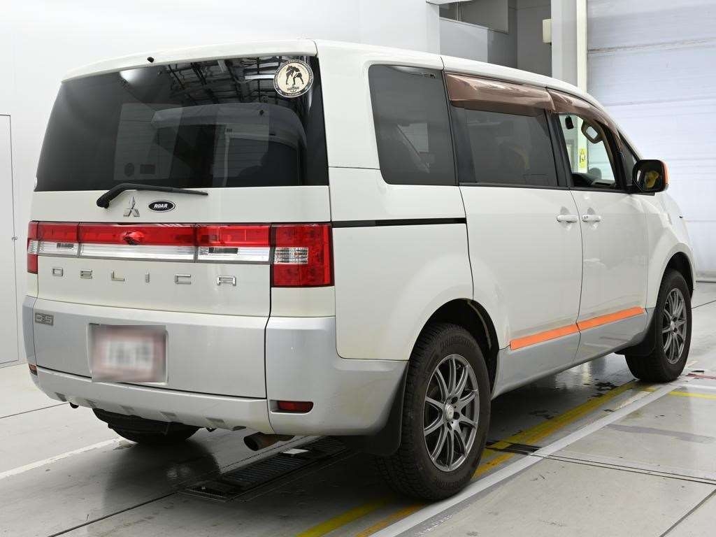 MITSUBISHI DELICA D:5