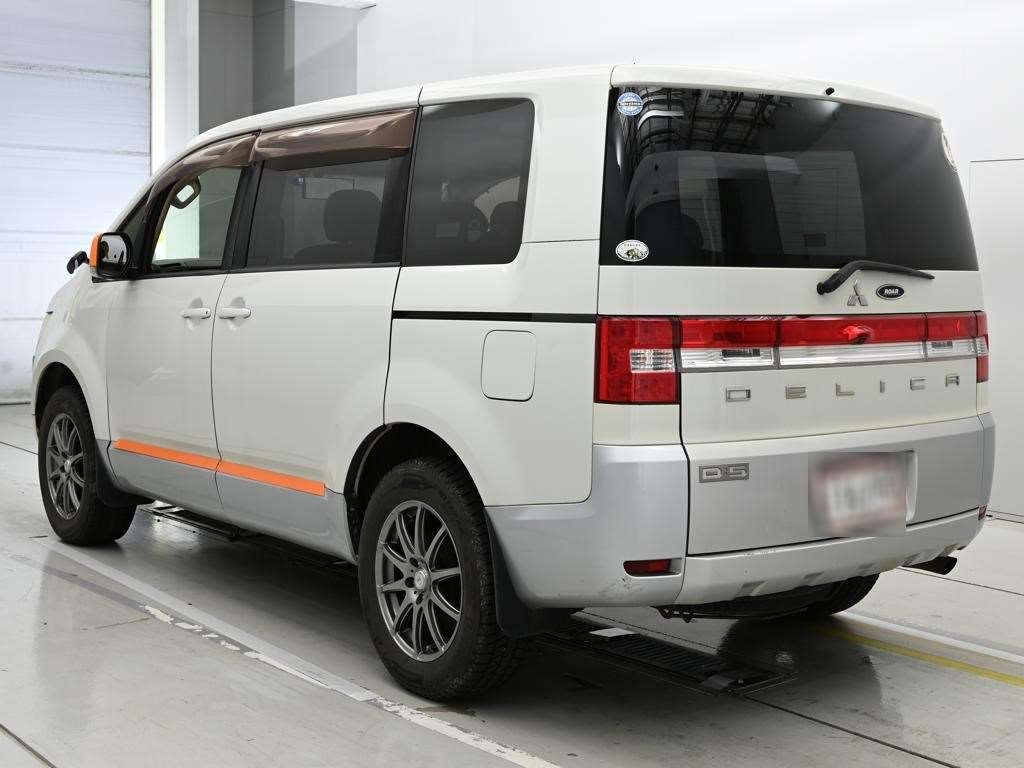 MITSUBISHI DELICA D:5