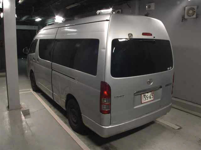 TOYOTA HIACE