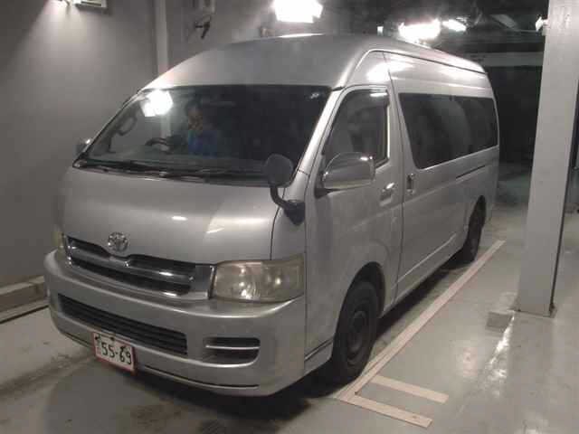TOYOTA HIACE