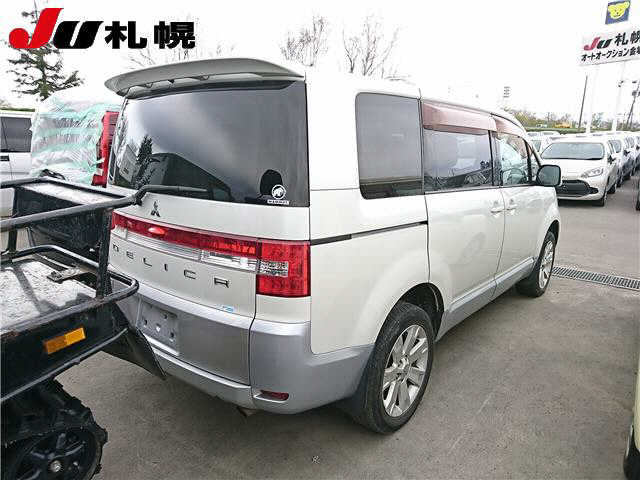 MITSUBISHI DELICA D:5