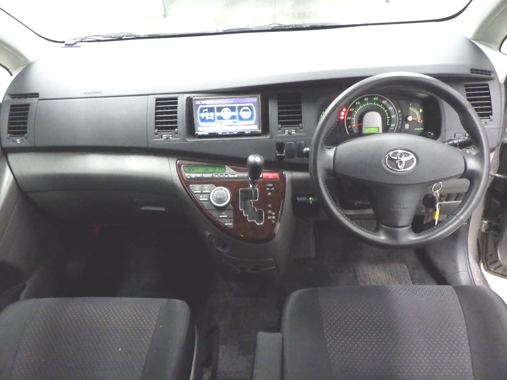 TOYOTA ISIS