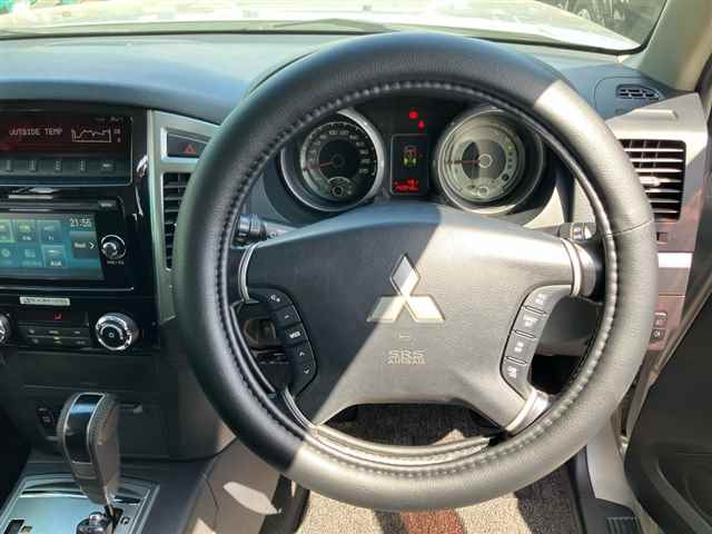 MITSUBISHI PAJERO