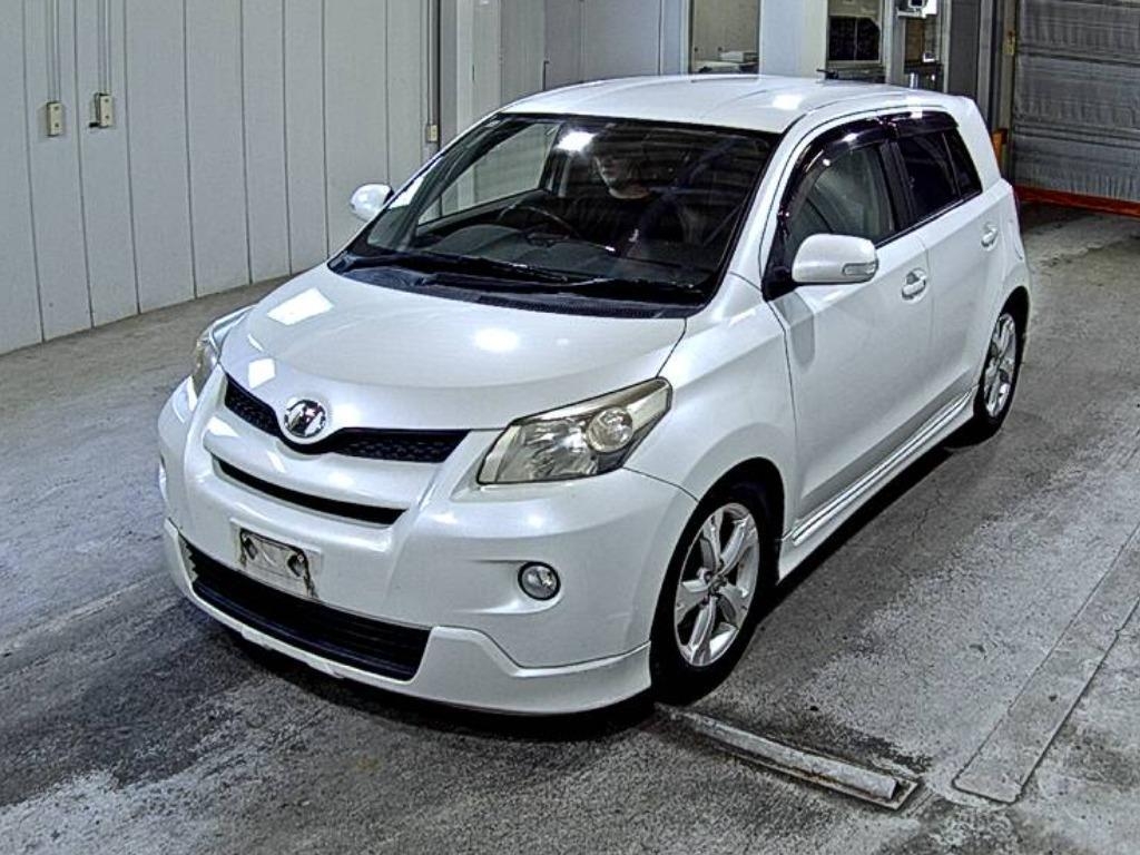 TOYOTA IST
