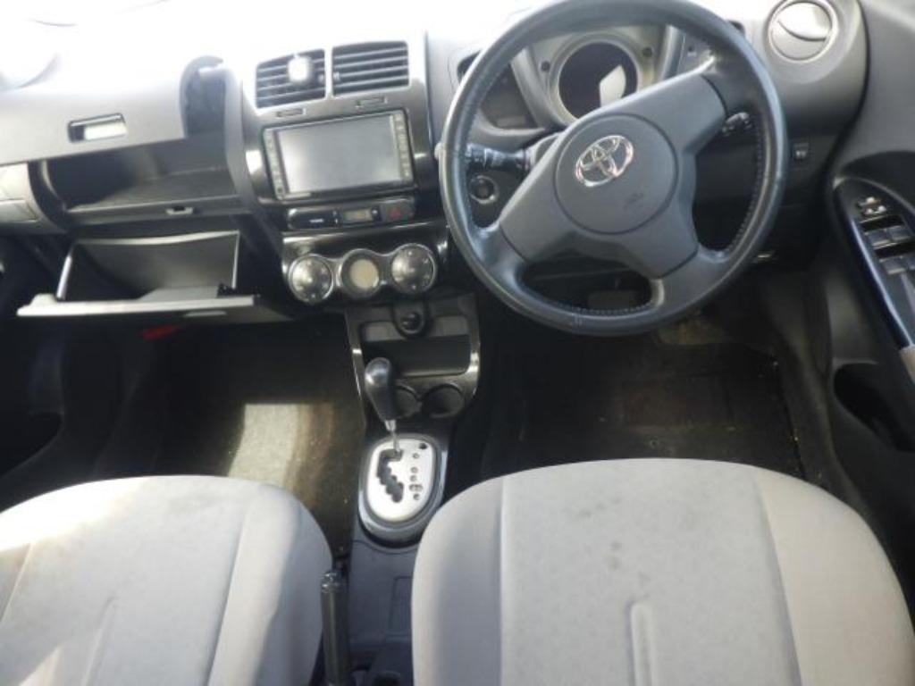 TOYOTA IST