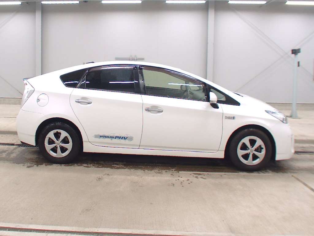 TOYOTA PRIUS PHV