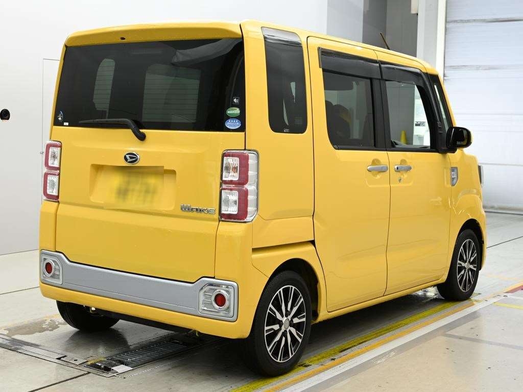 DAIHATSU WAKE
