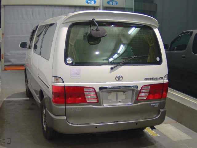 TOYOTA GRAND HIACE