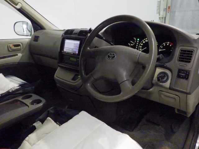 TOYOTA GRAND HIACE