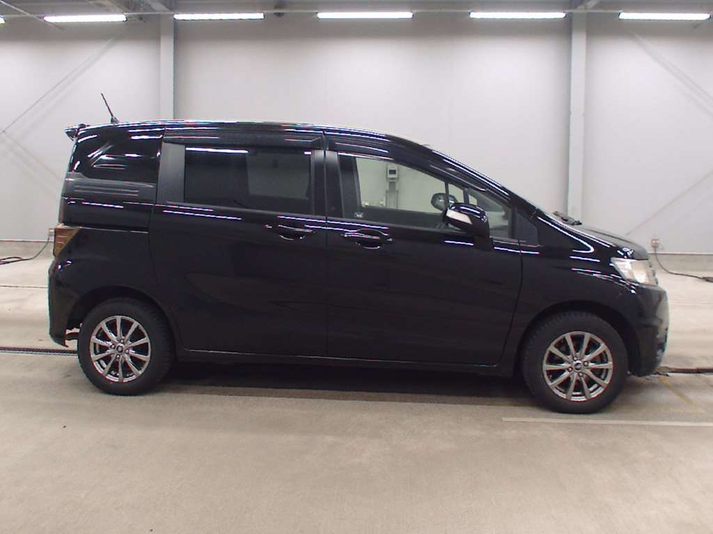 HONDA FREED SPIKE