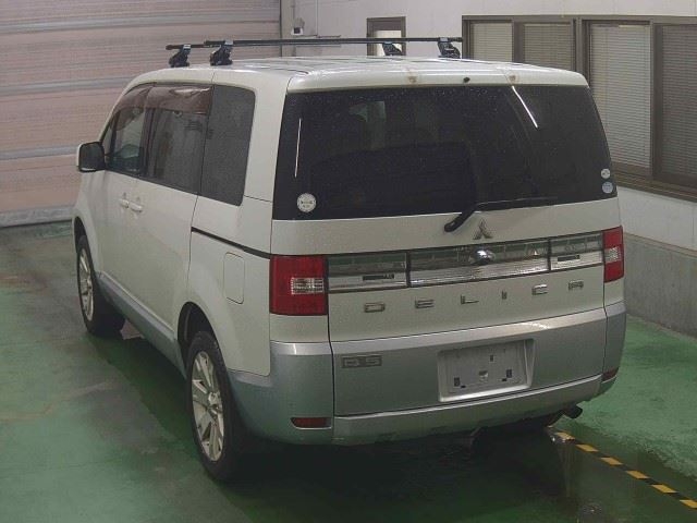 MITSUBISHI DELICA D:5