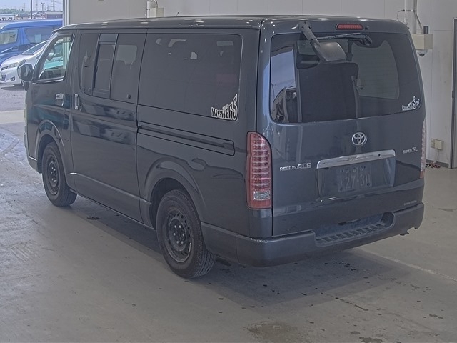 TOYOTA REGIUS ACE