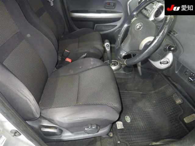 TOYOTA IST