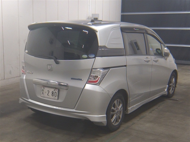 HONDA FREED SPIKE