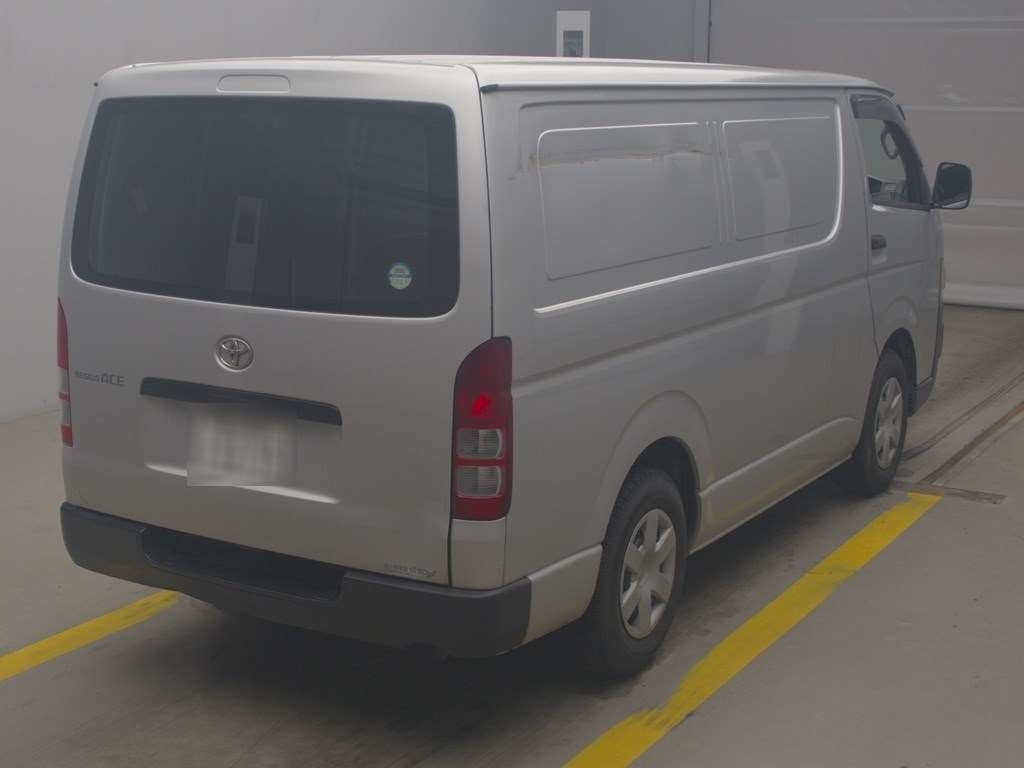 TOYOTA REGIUS ACE