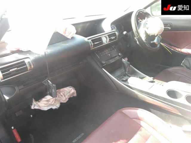 LEXUS IS300H