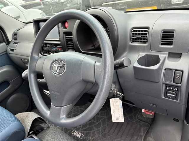 TOYOTA PIXIS VAN
