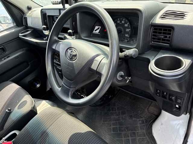 TOYOTA PIXIS VAN