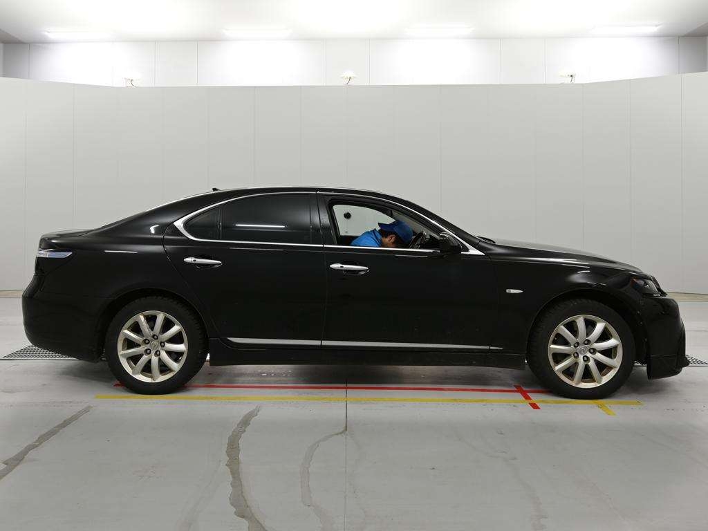 LEXUS LS600H