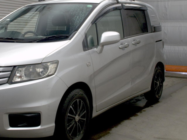 HONDA FREED SPIKE