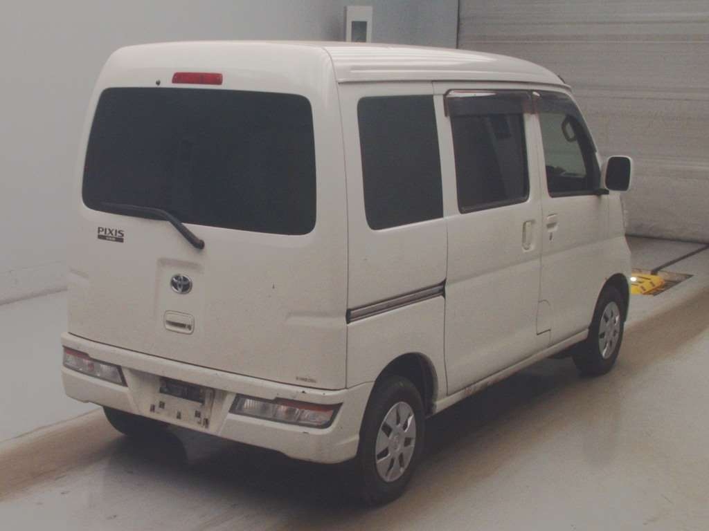 TOYOTA PIXIS VAN