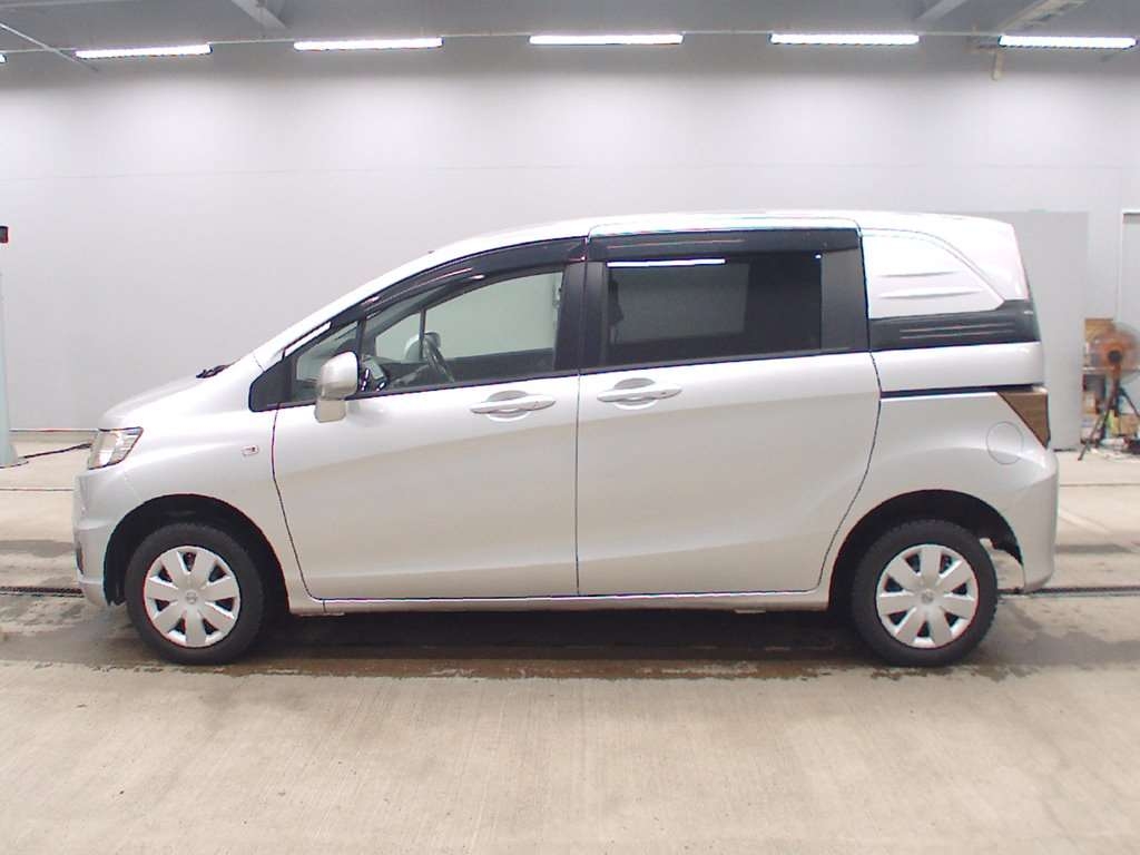 HONDA FREED SPIKE