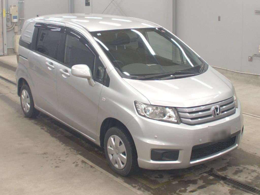 HONDA FREED SPIKE