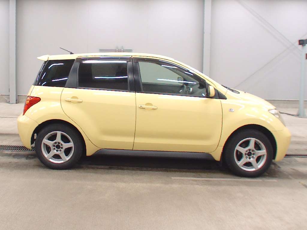 TOYOTA IST