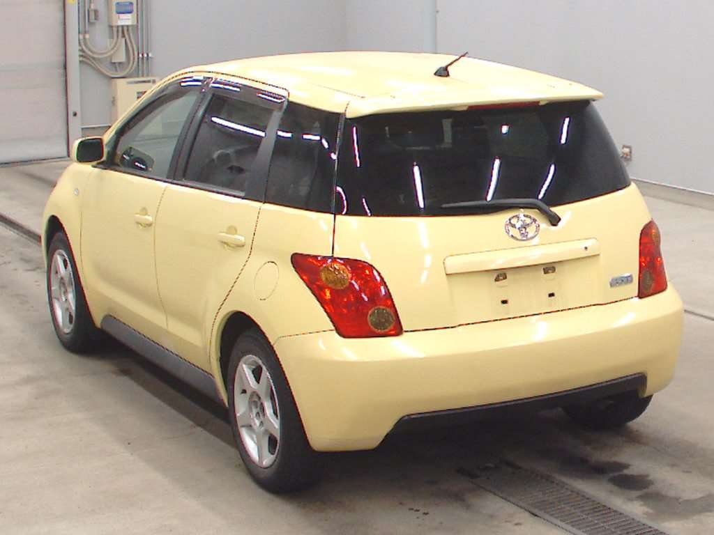 TOYOTA IST