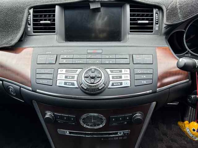 NISSAN FUGA