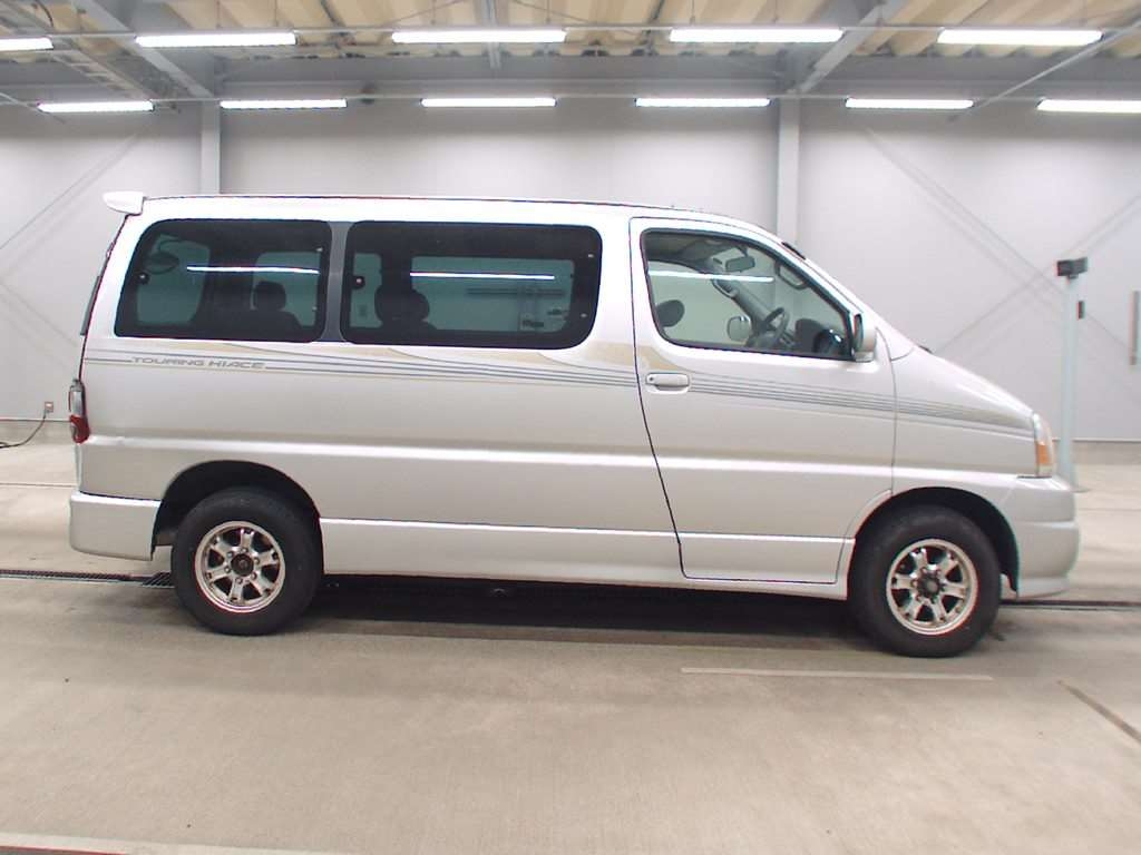 TOYOTA TOURING HIACE