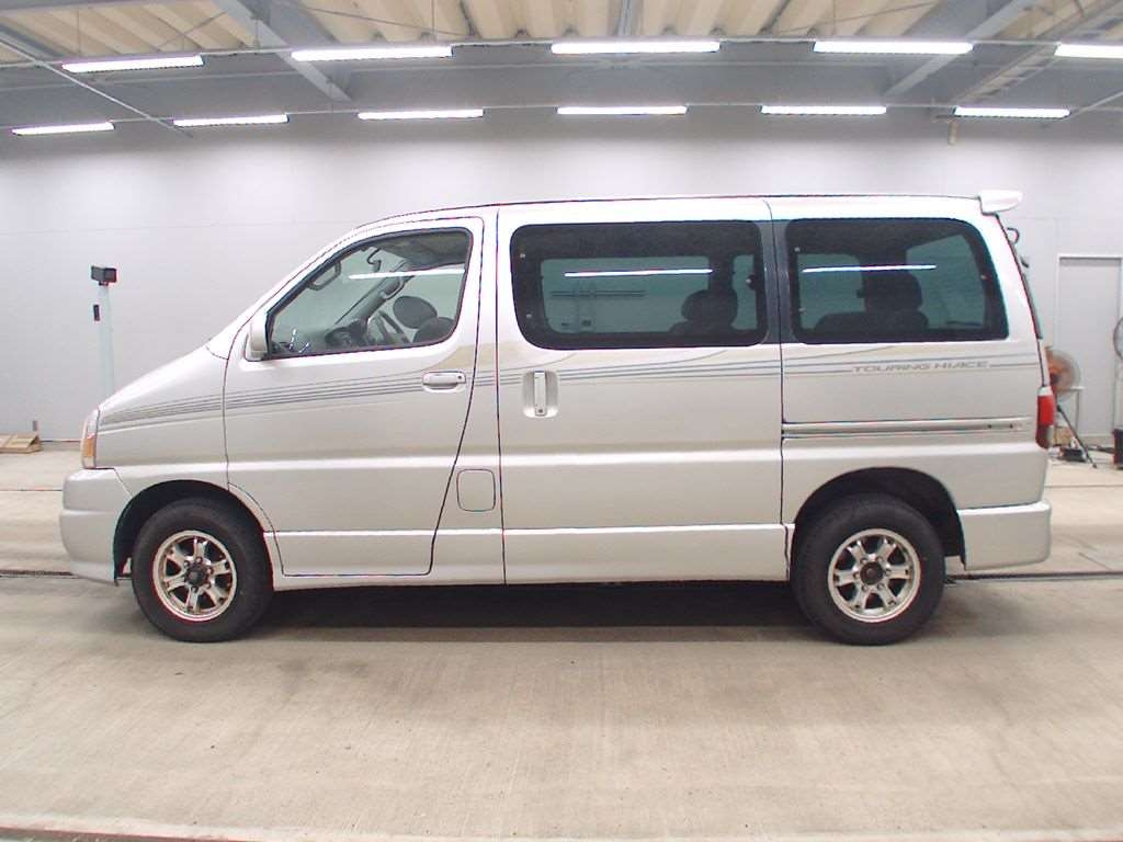 TOYOTA TOURING HIACE