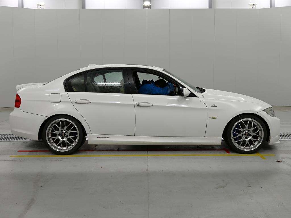 BMW 3-SERIES